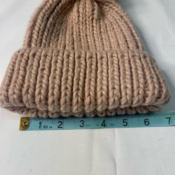 Beanie with pompom - Picture 2 of 3